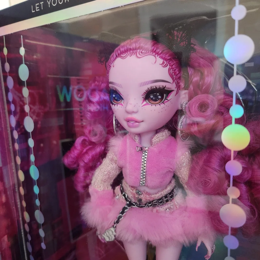 Rainbow Vision COSTUME BALL Shadow High – Lola Wilde (Pink) Fashion Doll
